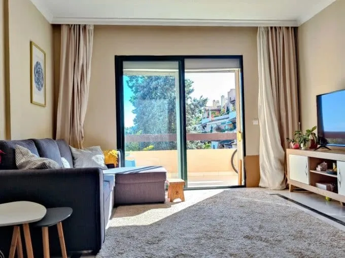 Living room with dark grey sofa, shaggy rug – apartment for rent, Las Terrazas de Bel Air, Estepona