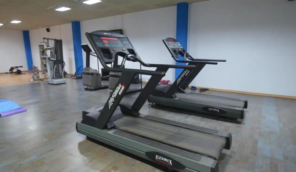 Salle de sport avec deux tapis de course – appartement à louer, Parque Botanico, Benahavís (réf. AL035)