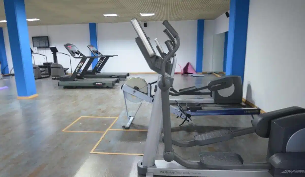 Salle de sport avec tapis de course, vélo elliptique – appartement à louer, Parque Botanico, Benahavís (réf. AL035)