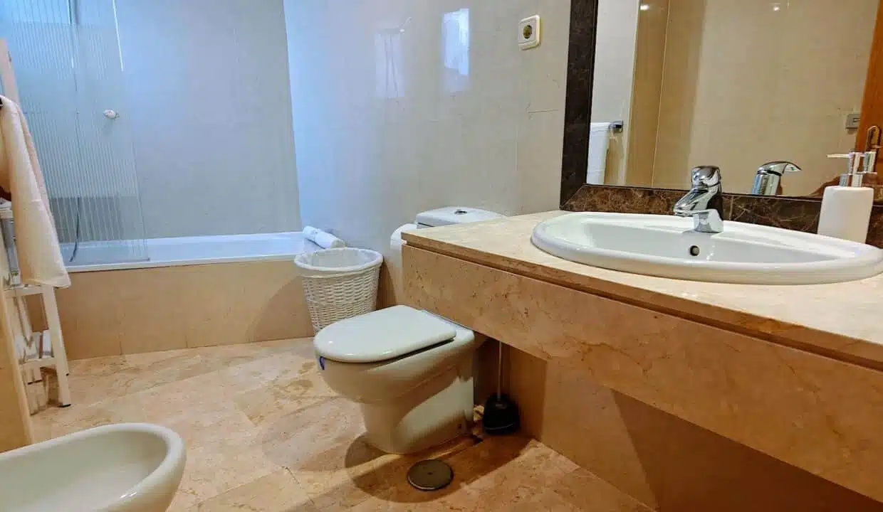 Beige marble bathroom with bathtub, bidet and oval basin – apartment for rent, Terrazas de Costalita, Estepona (ref. AL037)