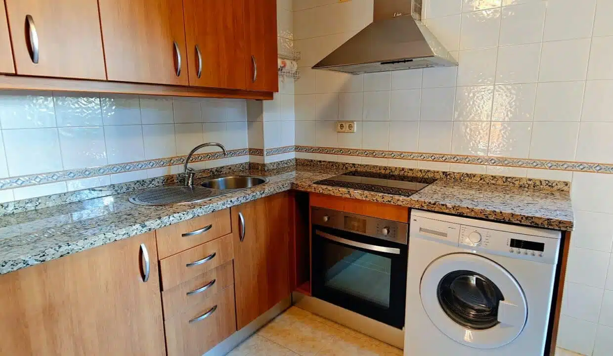 Wooden kitchen with granite worktop and washing machine – apartment for rent, Terrazas de Costalita, Estepona (ref. AL037)