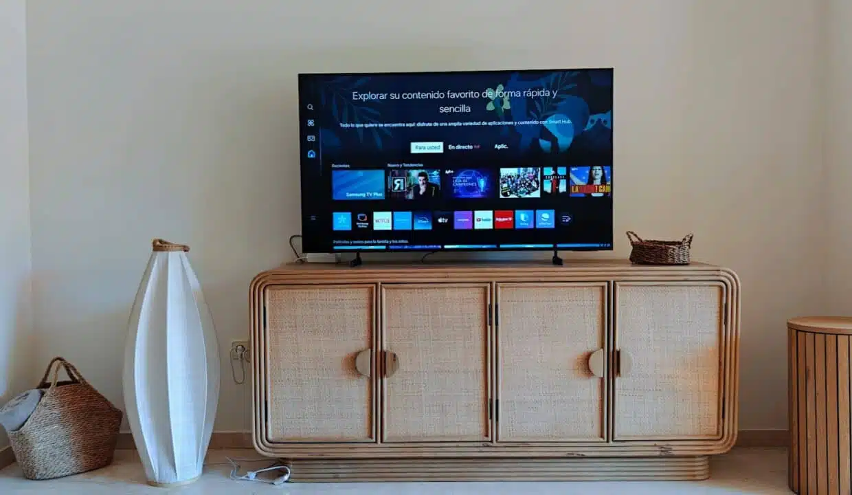 Rattan sideboard with TV, white floor lamp – apartment for rent, Terrazas de Costalita, Estepona (ref. AL037)