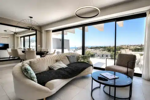 Living room with curved cream sofa – apartment for rent, Oasis 325, Estepona (ref. AL038)